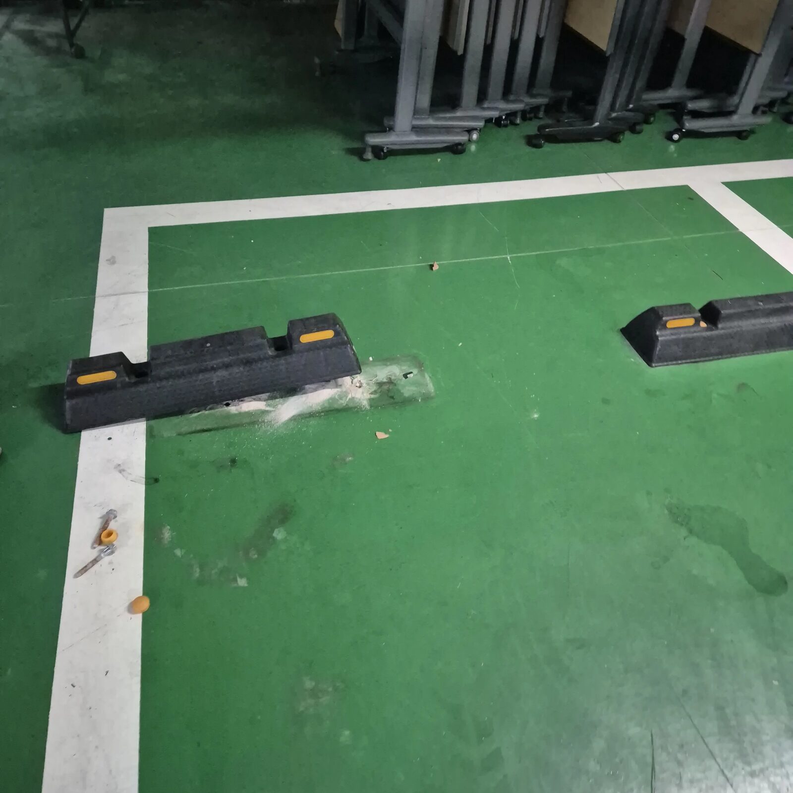 시공 전 - 성동구 현관문 손잡이가 벽을 치던 집, 도어스토퍼 하나로 잡았습니다 집사홈